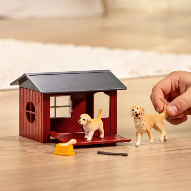 Schleich Dog Kennel with Golden Retrievers